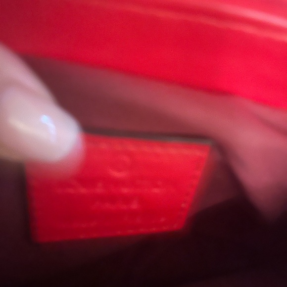 Elegant Red Quilted Crossbody Bag - Picture 2 of 3